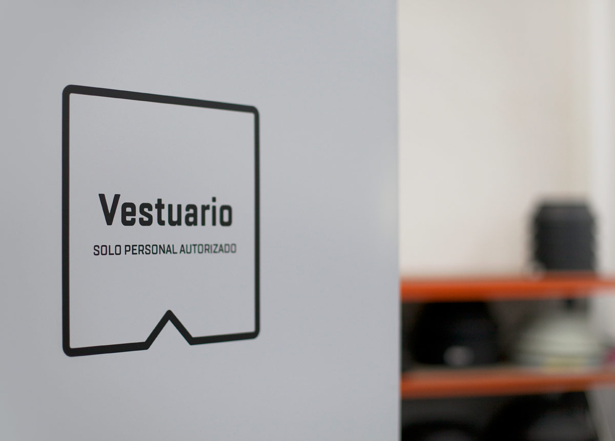 ident_mdv_puerta_vestuario diseño de señalética -vestuario- MDV