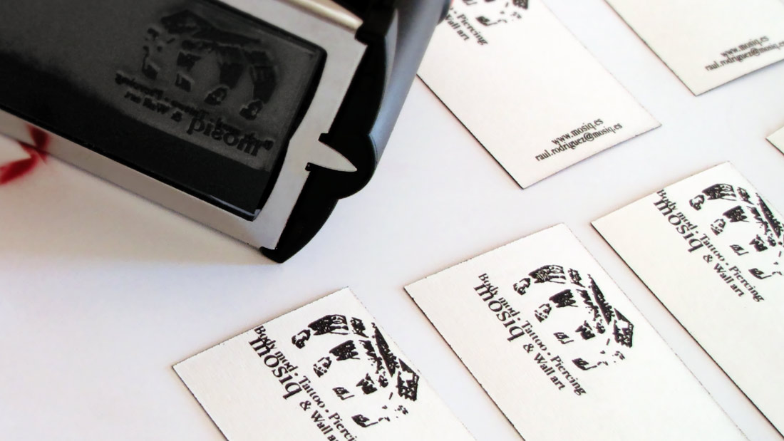 ident_mosiq_tarjeta_stamp_2_act cuño corporativo para mosiq body mod tattoo piercing & wall art