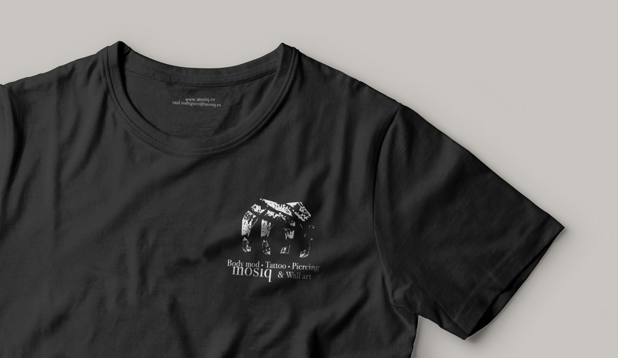 ident_mosiq_textil_act diseño de camiseta corporativa de mosiq body mod tattoo piercing & wall art