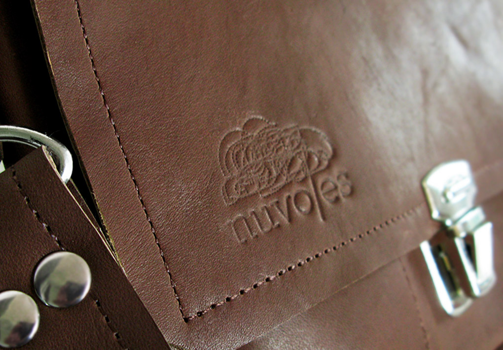 ident_nuvoles_relieve stamping en relieve de logo de nuvoles