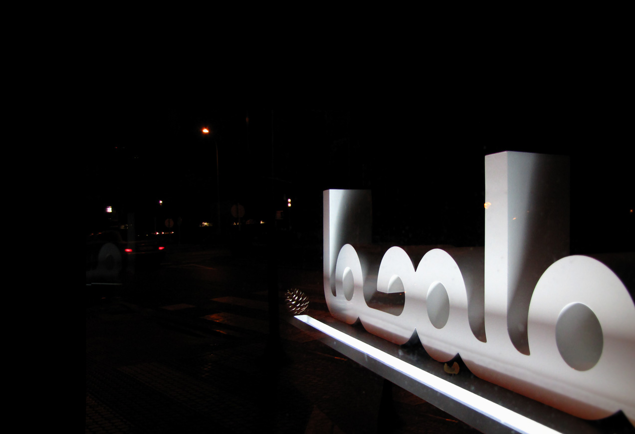 ident_pelgal_rotulo_noche rótulo iluminado de noche de lasala peluquería